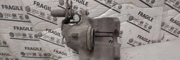Volkswagen PASSAT B5 Front brake caliper 7452629