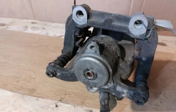 Mercedes-Benz GL X166 Rear brake caliper