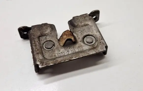 Engine bonnet/hood lock/catch