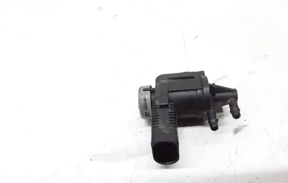 Audi A6 S6 C5 4B Vacuum valve 1J0906283C