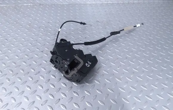 Citroen C4 III e-C4 Front door lock 9832797780