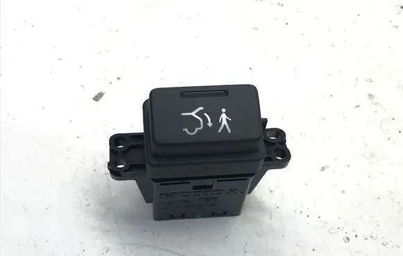 Honda ZR-V Tailgate/trunk/boot open switch M87112
