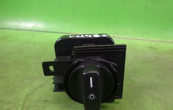 Mercedes-Benz B W245 Light switch 1695453104