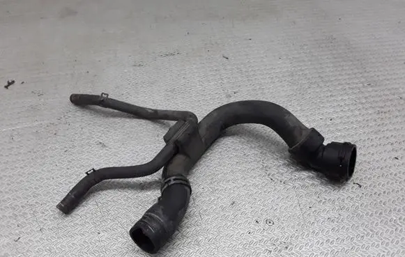 Volkswagen PASSAT B5.5 Engine coolant pipe/hose 8D0121101AD