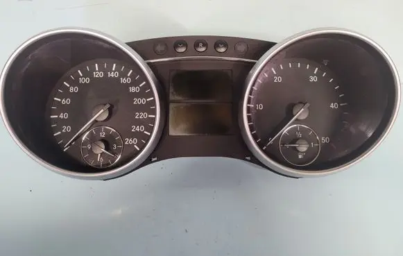 Mercedes-Benz ML W164 Speedometer (instrument cluster) A1645404147 A1645400711