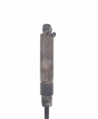 Volkswagen Golf III Fuel injector 028130201G