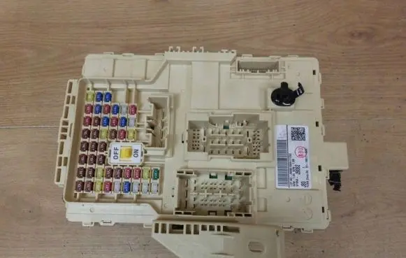 Hyundai Kona I Fuse module 91950J9082