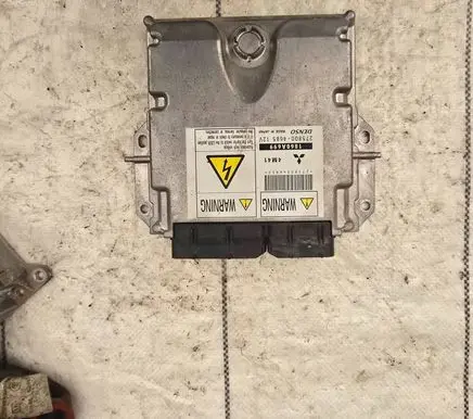 Mitsubishi Pajero Engine control unit/module 1860a699