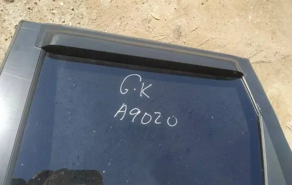 Nissan X-Trail T31 Rear door window glass