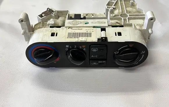 Nissan Terrano Climate control unit EG08136701