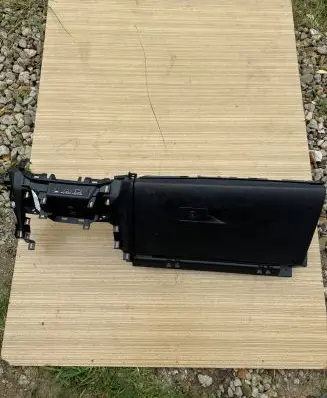 Subaru Outback (BT) Glove box