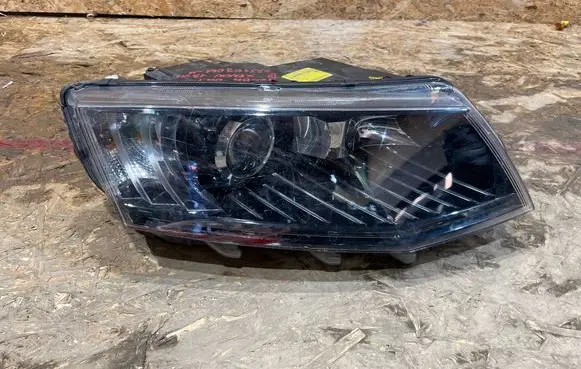 Skoda Octavia Mk3 (5E) Headlight/headlamp 5E1941016B S2510J061-M