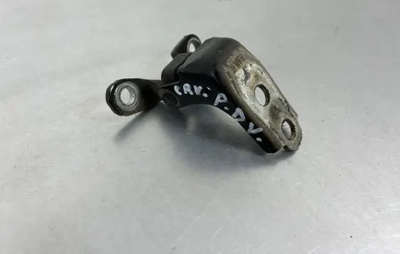 Honda CR-V Front door upper hinge WWFR