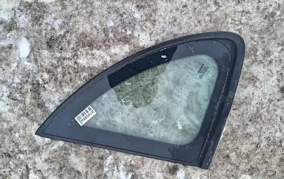 Nissan Almera Tino Rear side window 43R000015