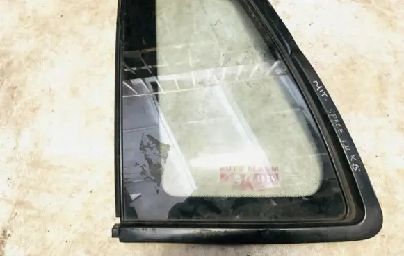 Mitsubishi Space Runner Rear side window