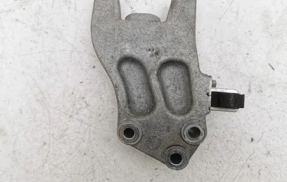 Maserati Ghibli Engine mounting bracket