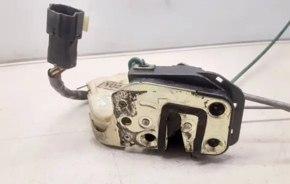 KIA Sorento Front door lock 020704