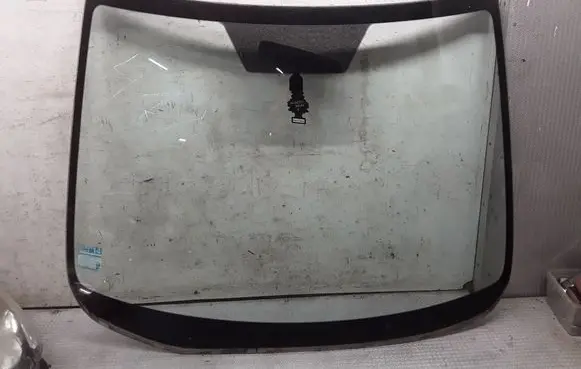 Mazda 2 Front windscreen/windshield window 