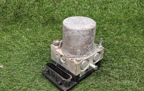 Ford Mondeo Mk III ABS Pump 5S712M110AB