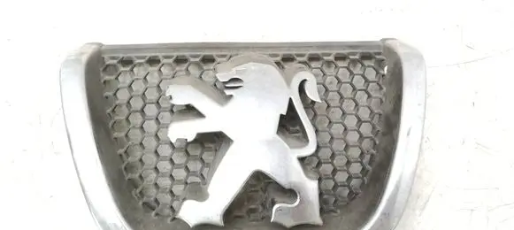 Manufacturer badge logo/emblem