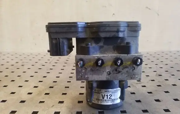 Hyundai i40 ABS Pump 589203Z910