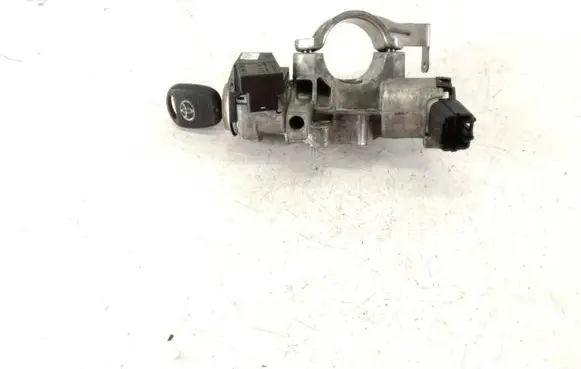 Toyota Avensis T220 Ignition lock 736661A