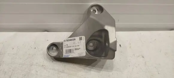 Chevrolet Camaro Engine mount bracket 92249329