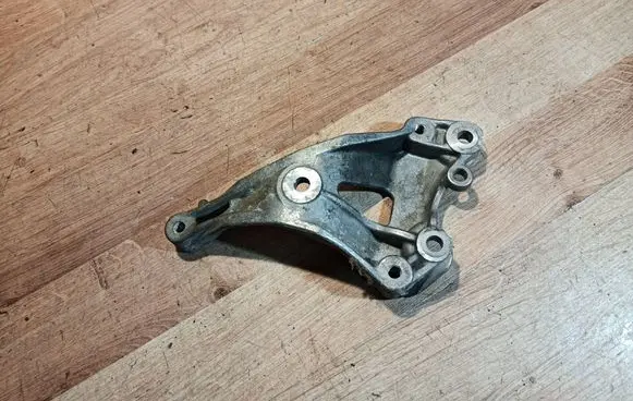Peugeot 308 A/C compressor mount bracket 758078180