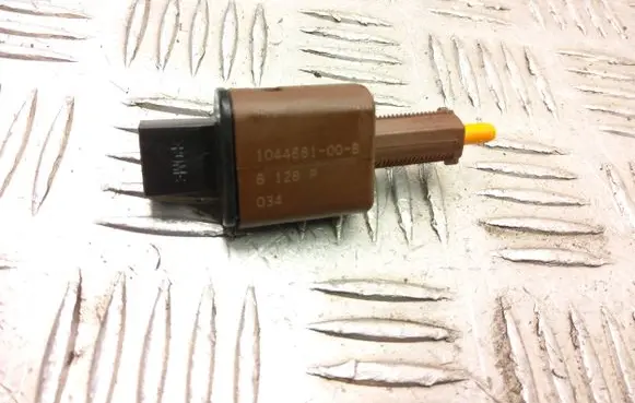 Tesla Model 3 Brake pedal sensor switch 104468100b