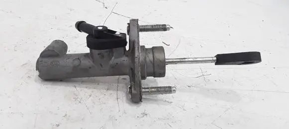 Hyundai i20 (PB PBT) Clutch master cylinder