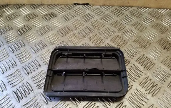 Citroen C4 Grand Picasso Quarter panel pressure vent 9675506980