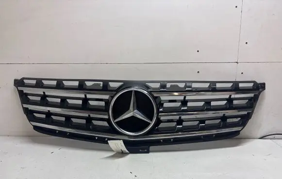 Mercedes-Benz ML W166 Front bumper upper radiator grill A0008880060