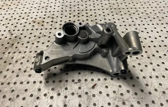 Volkswagen Caddy Oil pump 03L115105C