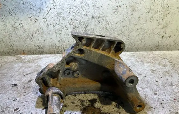 Volkswagen Golf VII Engine mounting bracket 04L199207 V210K1671