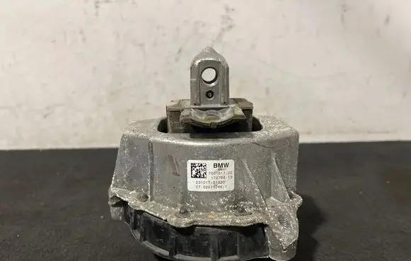 BMW 4 G22 G23 G24 G26 Engine mount bracket 7581617