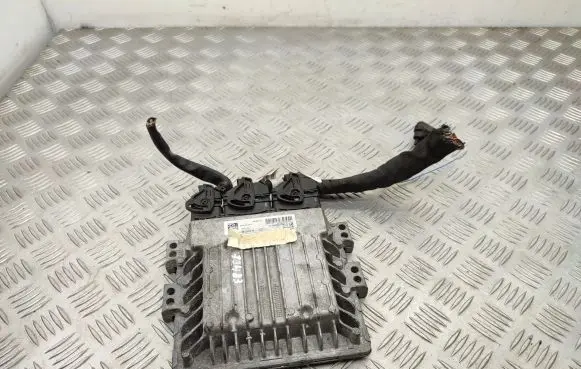 Mercedes-Benz A W176 Engine control unit/module A6079001800 A6079010100