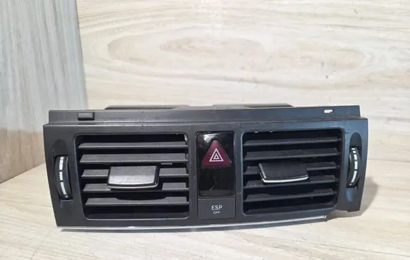 Mercedes-Benz C W204 Dash center air vent grill 