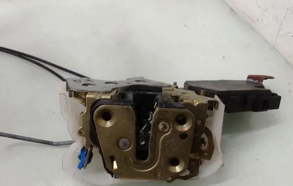 Subaru Forester SG Front door lock 