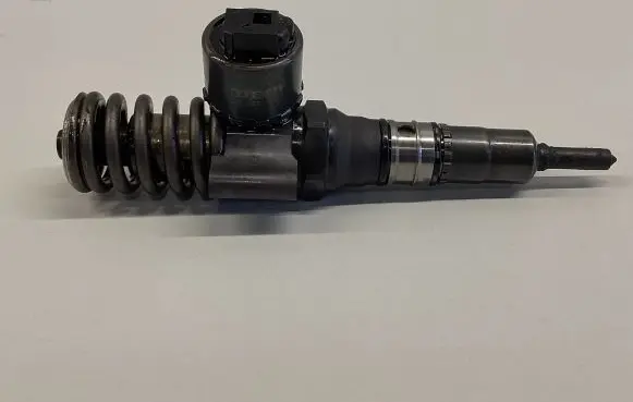 Volkswagen Golf V Fuel injector 03G130073G
