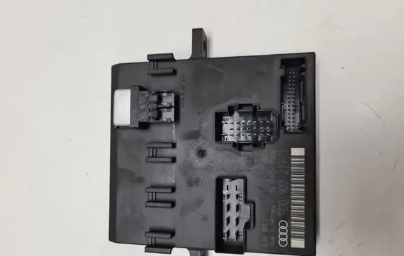 Audi A4 S4 B7 8E 8H Comfort/convenience module 8E0907279J