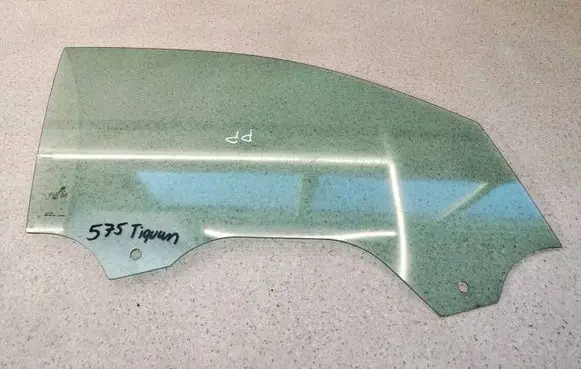 Volkswagen Tiguan Front door window/glass (coupe) 