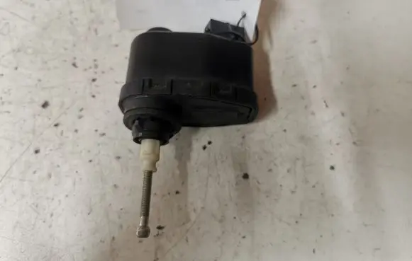 Headlight level adjustment motor