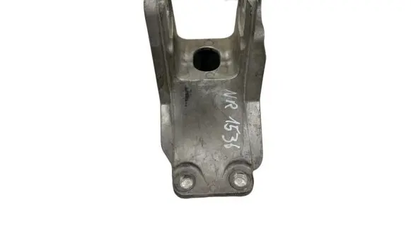 Nissan Leaf I (ZE0) Engine mounting bracket
