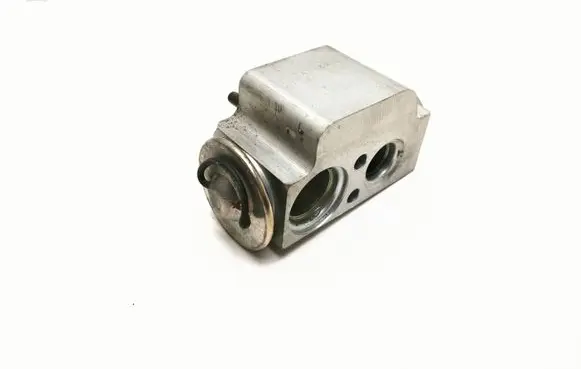 Volkswagen Touareg I Air conditioning (A/C) expansion valve 7L0820679B 52415754