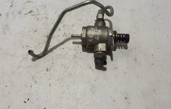 Audi Q5 SQ5 Fuel injection high pressure pump 06J127025D