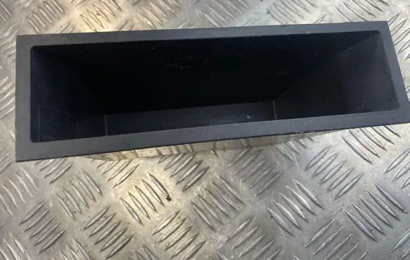 Nissan X-Trail T30 Glove box 6847535F00