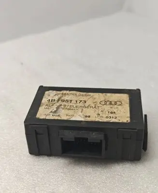 Audi A6 S6 C5 4B Alarm control unit/module 4B0951173