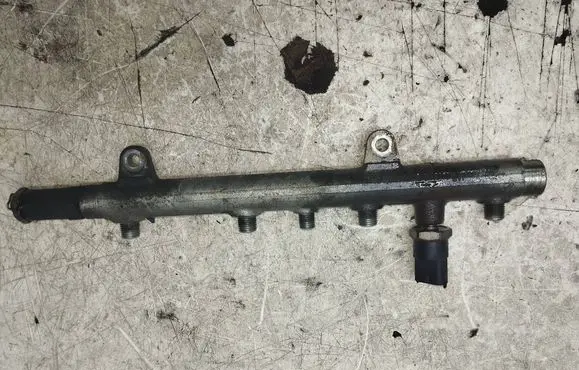Renault Scenic II - Grand scenic II Fuel main line pipe 0445214024 045200L4