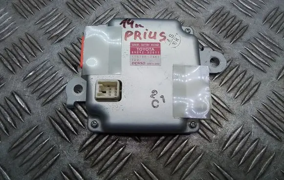 Toyota Prius (XW30) Battery control module 8989252011 1751007461