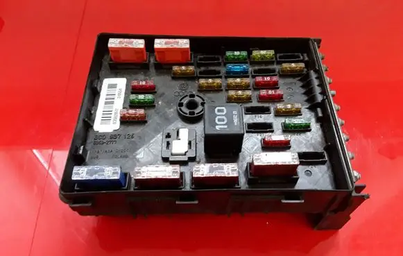 Volkswagen PASSAT B6 Fuse module 3C0937125 63592777 03502847